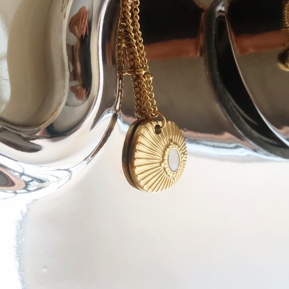 NEW 18K Gold Plated Luxury Shell Necklace - Picture 3 of 15